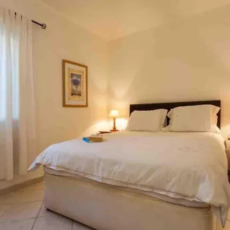 Villa Sleeps 6 Air Con Wifi T677945