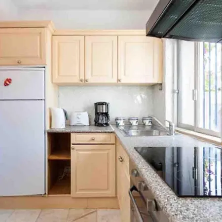 Villa Sleeps 6 Air Con Wifi T677945 *